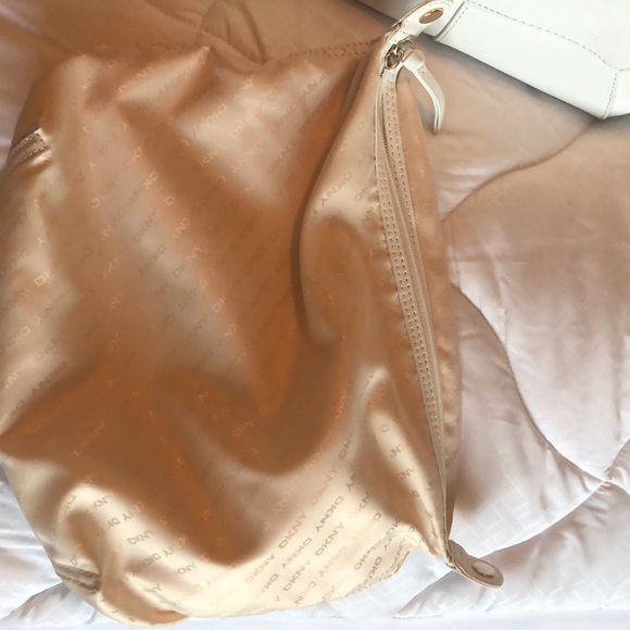 Handbag - Picture 7 of 8